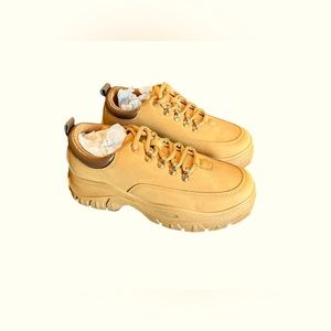 JustFab Sneakers Size 7 New in Box "Georgia Flatform"